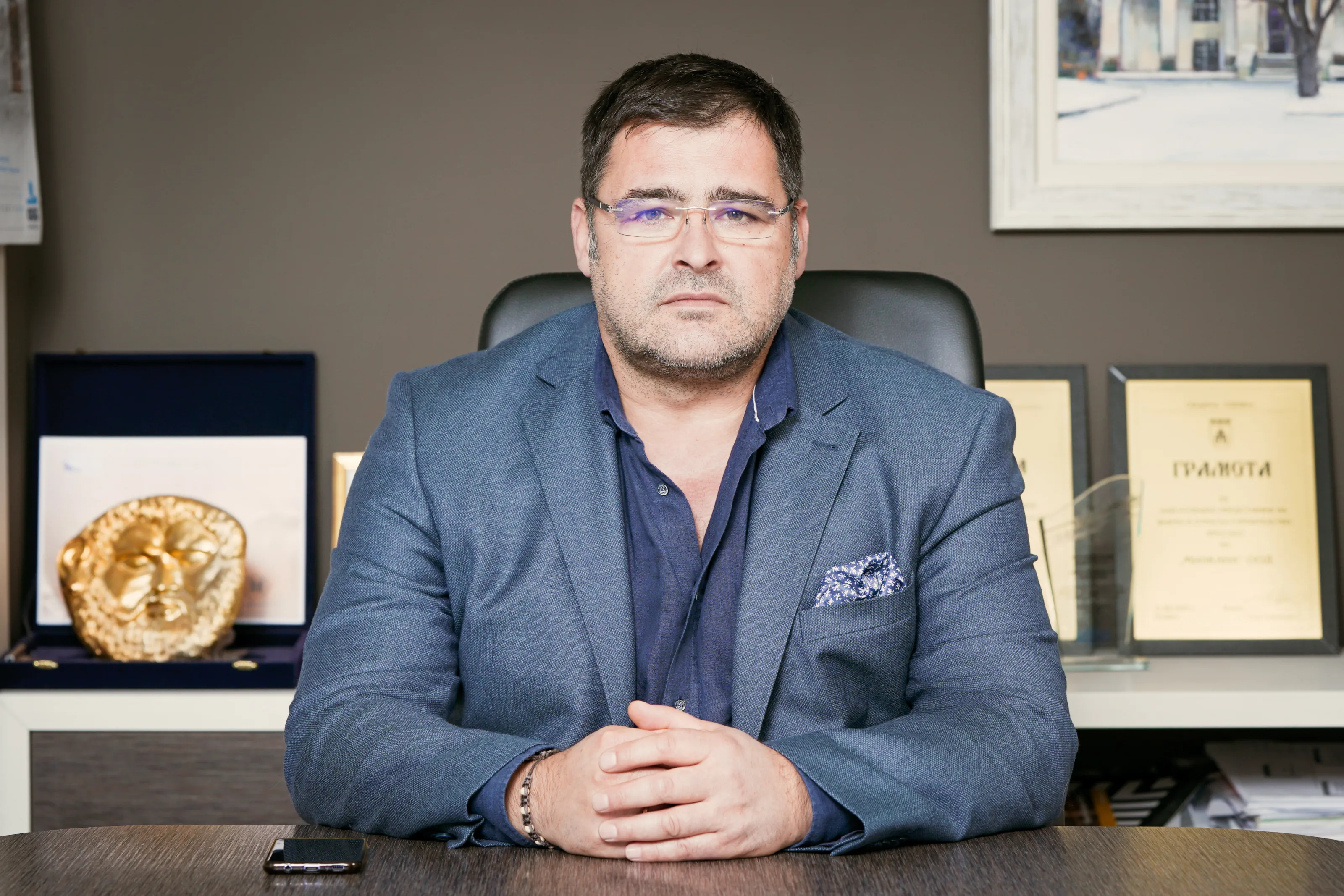 За нас